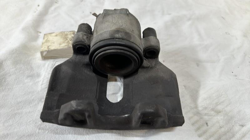 Etrier avant droit (freinage) AUDI A4 2 PHASE 2  - 1