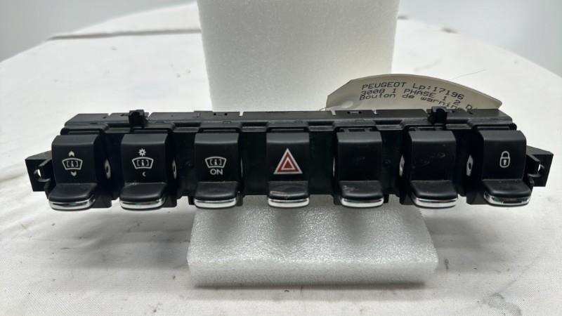 Bouton de warning PEUGEOT 3008 1 PHASE 1 Diesel - 1