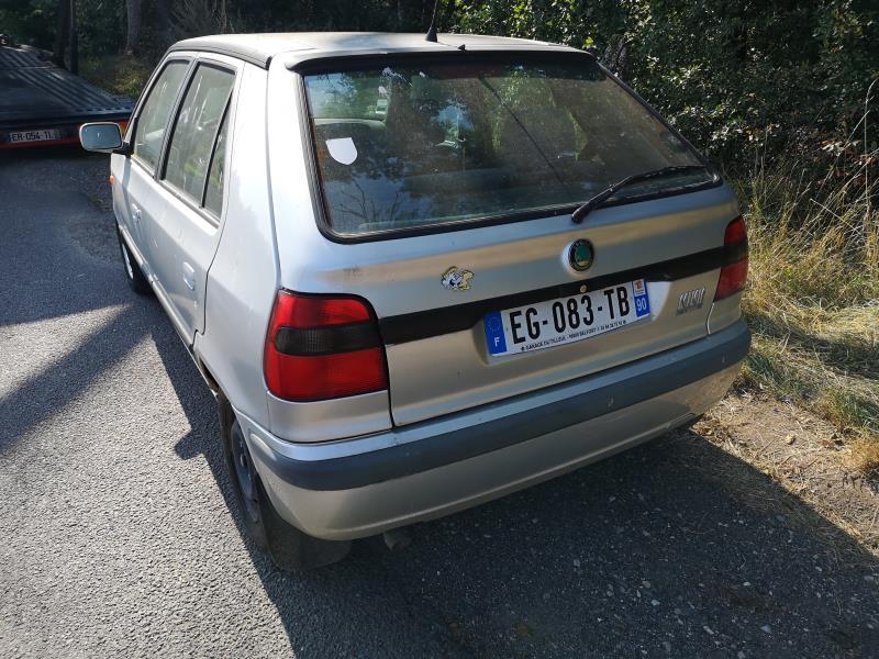 Pare choc arriere pour SKODA FELICIA PHASE 2 Pare choc arriere pour SKODA FELICIA PHASE 2