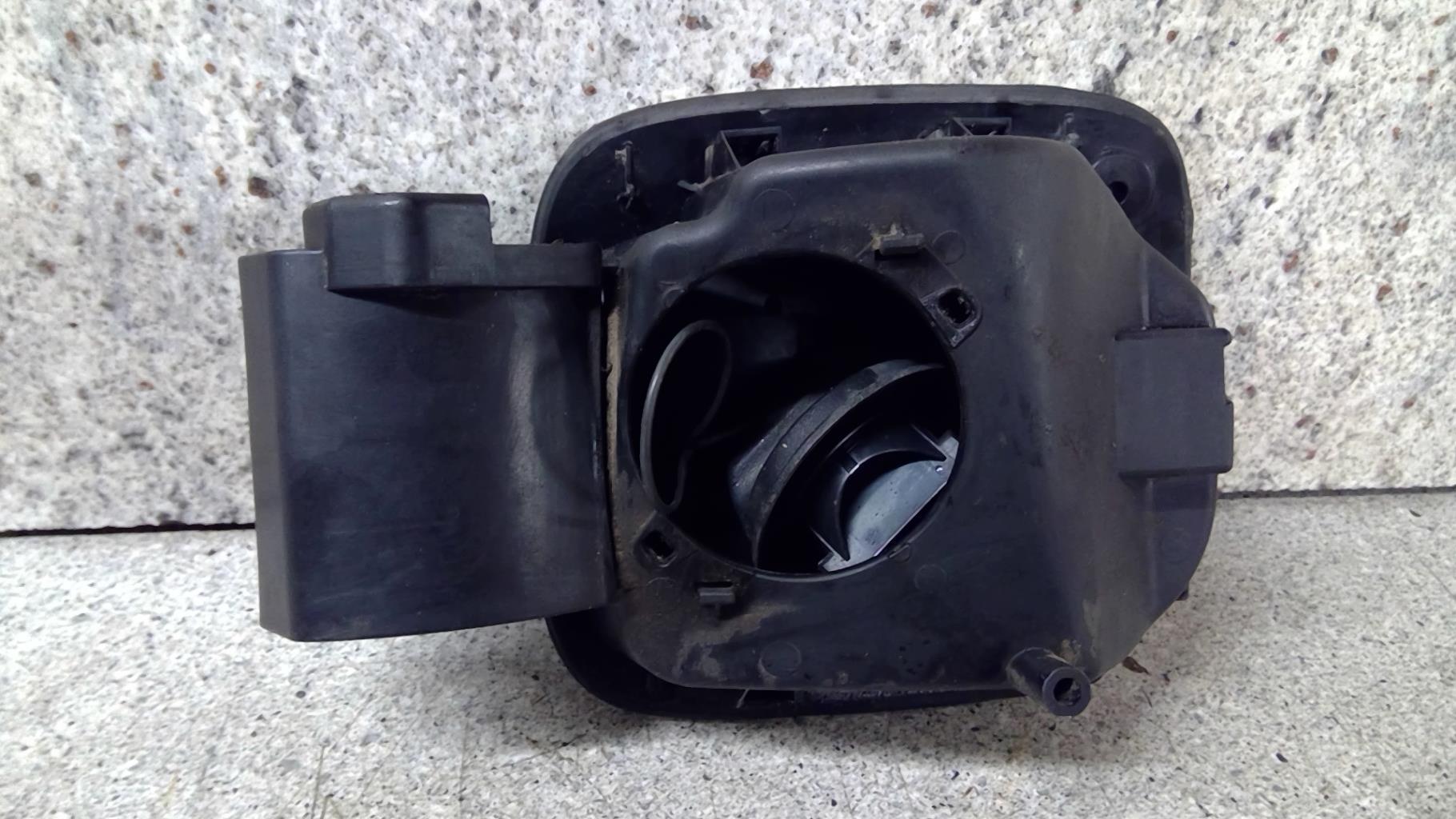 Sportello carburante RENAULT CLIO 3 PHASE 1 BREAK Diésel - 1