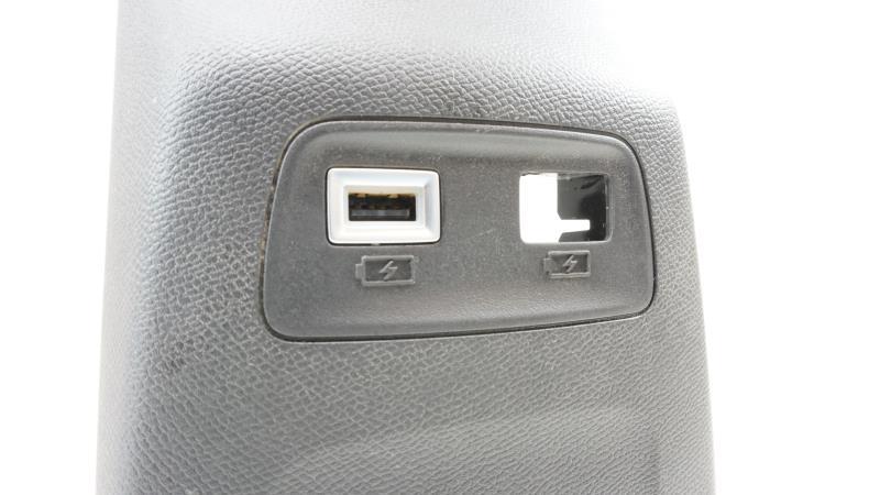 Presa porta USB PEUGEOT 2008 2 Diésel - 1