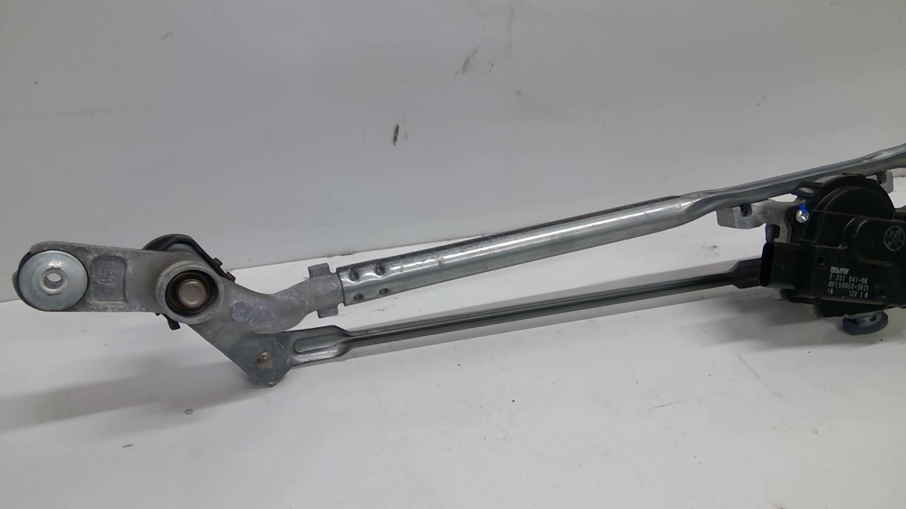 Moteur essuie glace avant pour MINI MINI 3 F55 Moteur essuie glace avant pour MINI MINI 3 F55