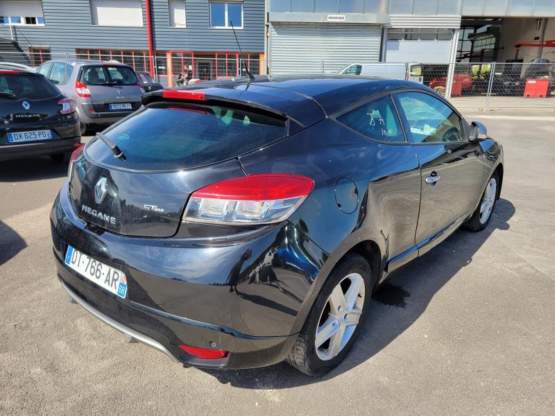 Enjoliveur anti brouillard pour RENAULT MEGANE 3 PHASE 3 COUPE Enjoliveur anti brouillard pour RENAULT MEGANE 3 PHASE 3 COUPE