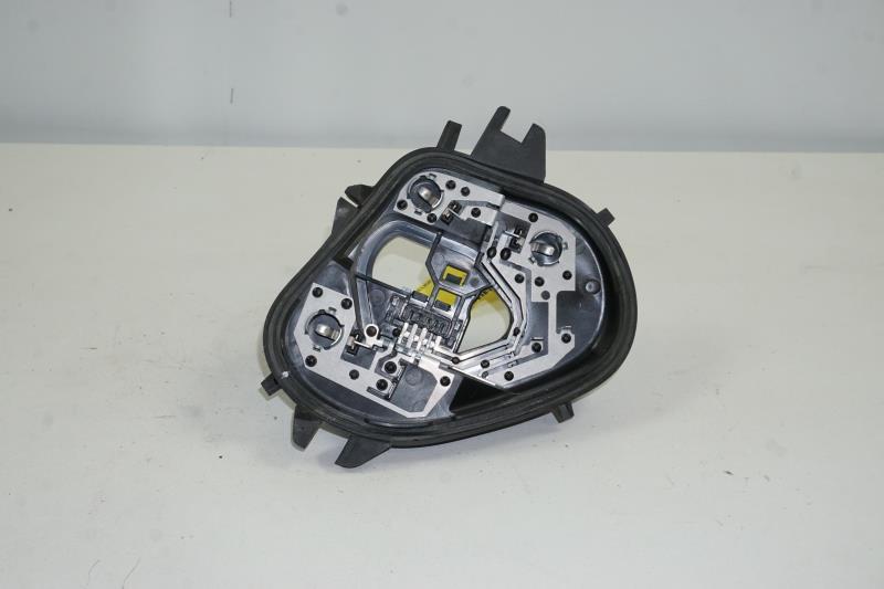 Base portalampade fanale posteriore sinistro PEUGEOT 208 1 PHASE 1 Gasolina - 1