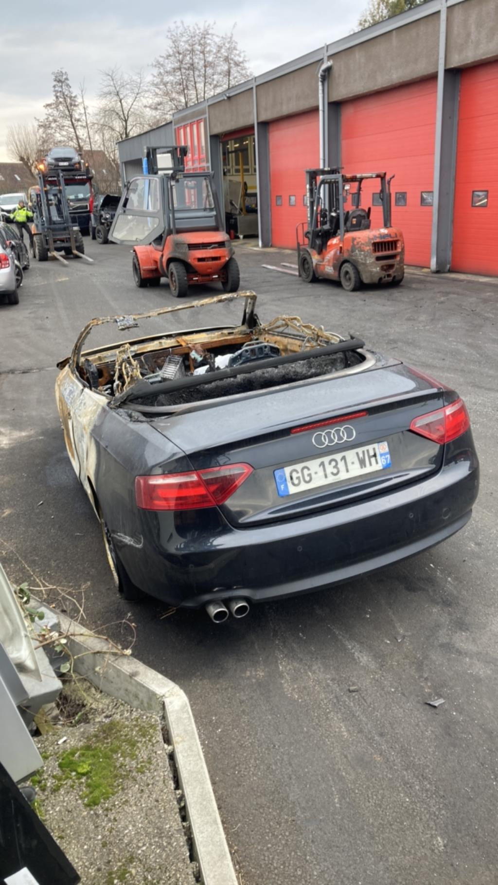 Feu arriere secondaire gauche (feux) pour AUDI A5 1 CABRIO PHASE 1 Feu arriere secondaire gauche (feux) pour AUDI A5 1 CABRIO PHASE 1
