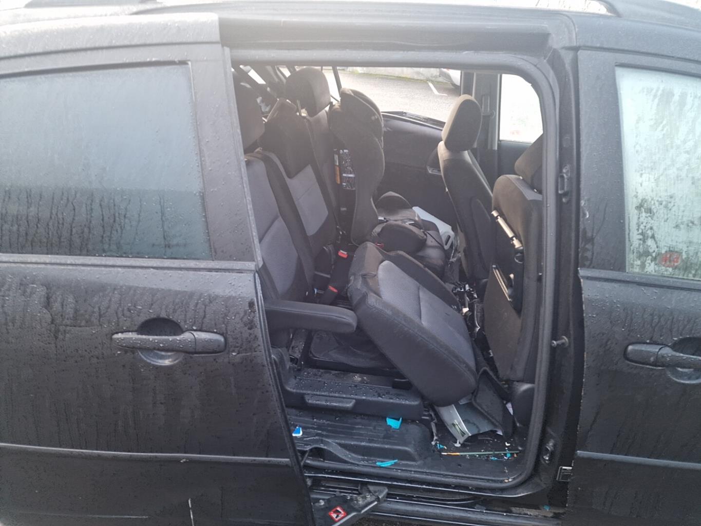 Serrure avant droit pour MAZDA 5 1 PHASE 1 Serrure avant droit pour MAZDA 5 1 PHASE 1