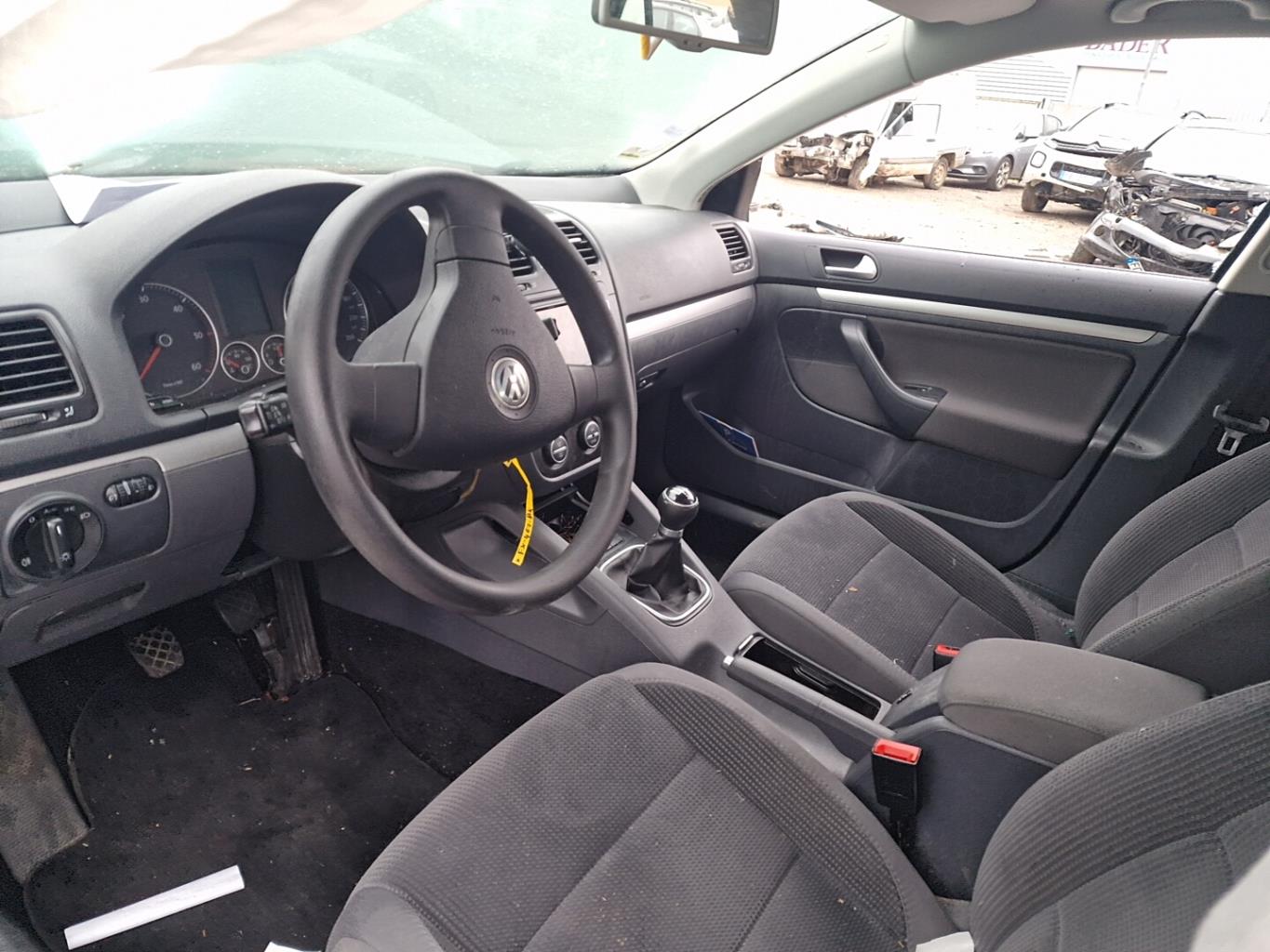 Feu arriere secondaire droit (feux) pour VOLKSWAGEN JETTA 3 Feu arriere secondaire droit (feux) pour VOLKSWAGEN JETTA 3