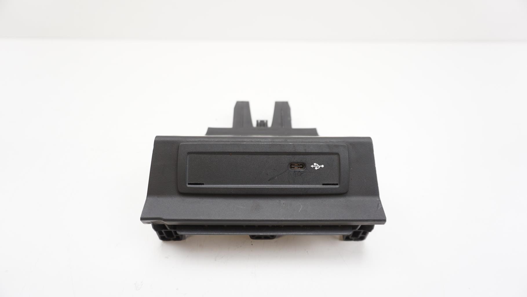 Presa porta USB MERCEDES CLASSE A 177 PHASE 2 Diésel - 1