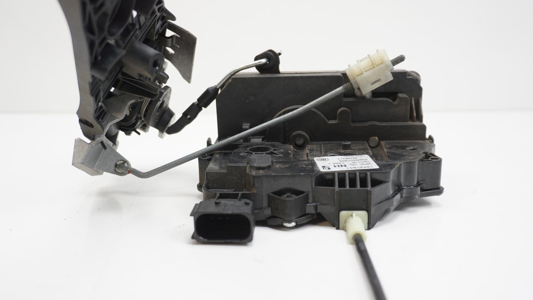 Serrure avant gauche OPEL CORSA E Diesel - 1