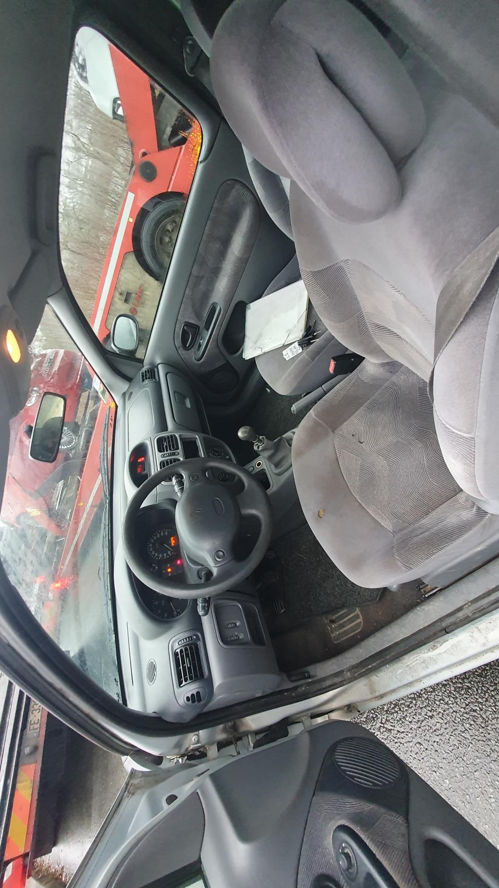 Plage arriere pour RENAULT CLIO 2 PHASE 1 Plage arriere pour RENAULT CLIO 2 PHASE 1