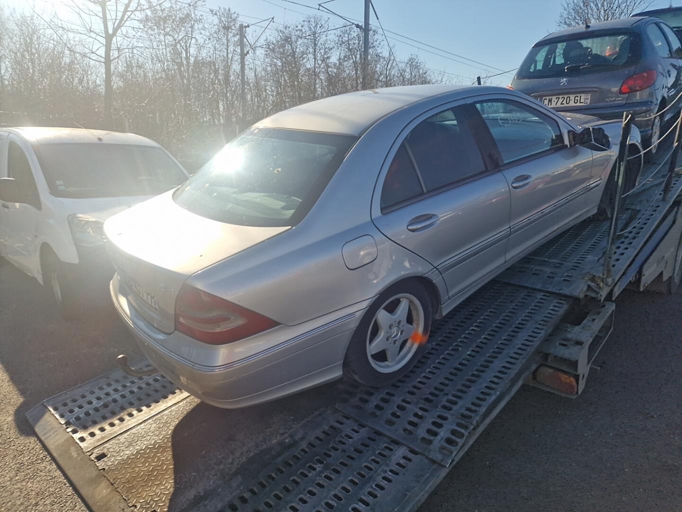 Optique avant principal droit (feux)(phare) pour MERCEDES CLASSE C 203 PHASE 1 Optique avant principal droit (feux)(phare) pour MERCEDES CLASSE C 203 PHASE 1