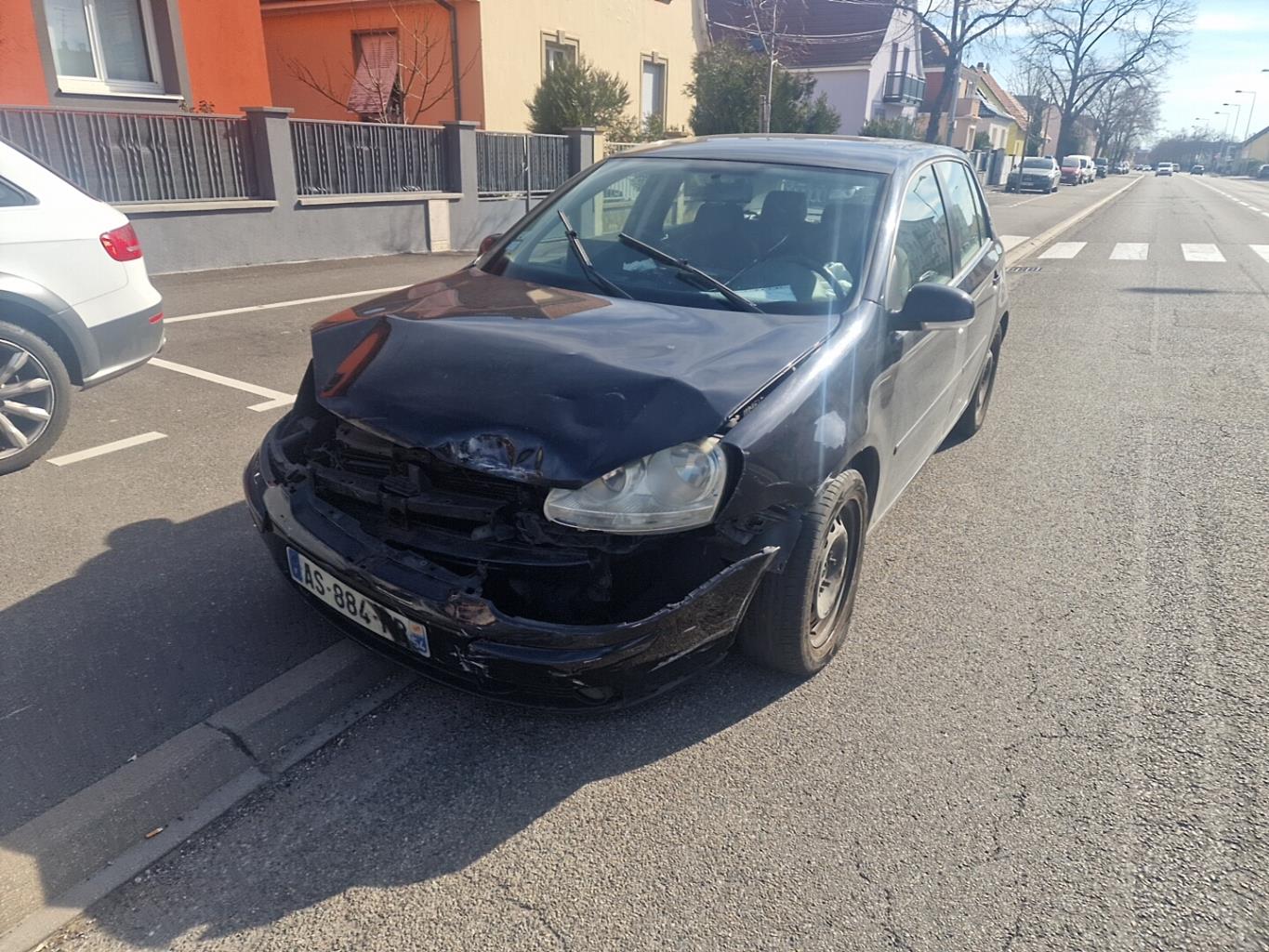 Pare choc arriere pour VOLKSWAGEN GOLF 5 Pare choc arriere pour VOLKSWAGEN GOLF 5