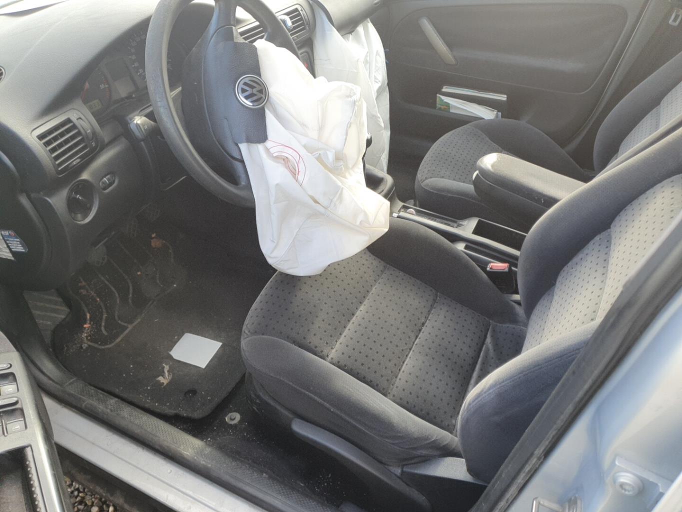 Feu arriere principal gauche (feux) pour VOLKSWAGEN PASSAT 4 PHASE 1 BREAK Feu arriere principal gauche (feux) pour VOLKSWAGEN PASSAT 4 PHASE 1 BREAK