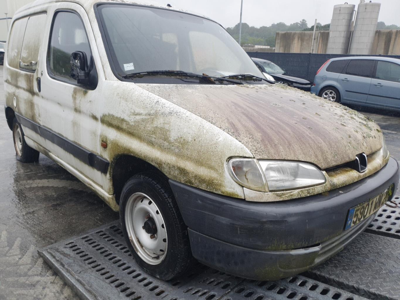Serrure avant droit pour PEUGEOT PARTNER 1 PHASE 1 Serrure avant droit pour PEUGEOT PARTNER 1 PHASE 1