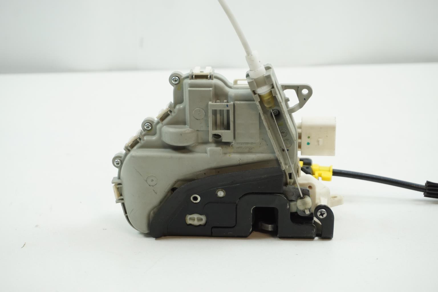 Serrure avant gauche AUDI A4 2 PHASE 2 Diesel - 1