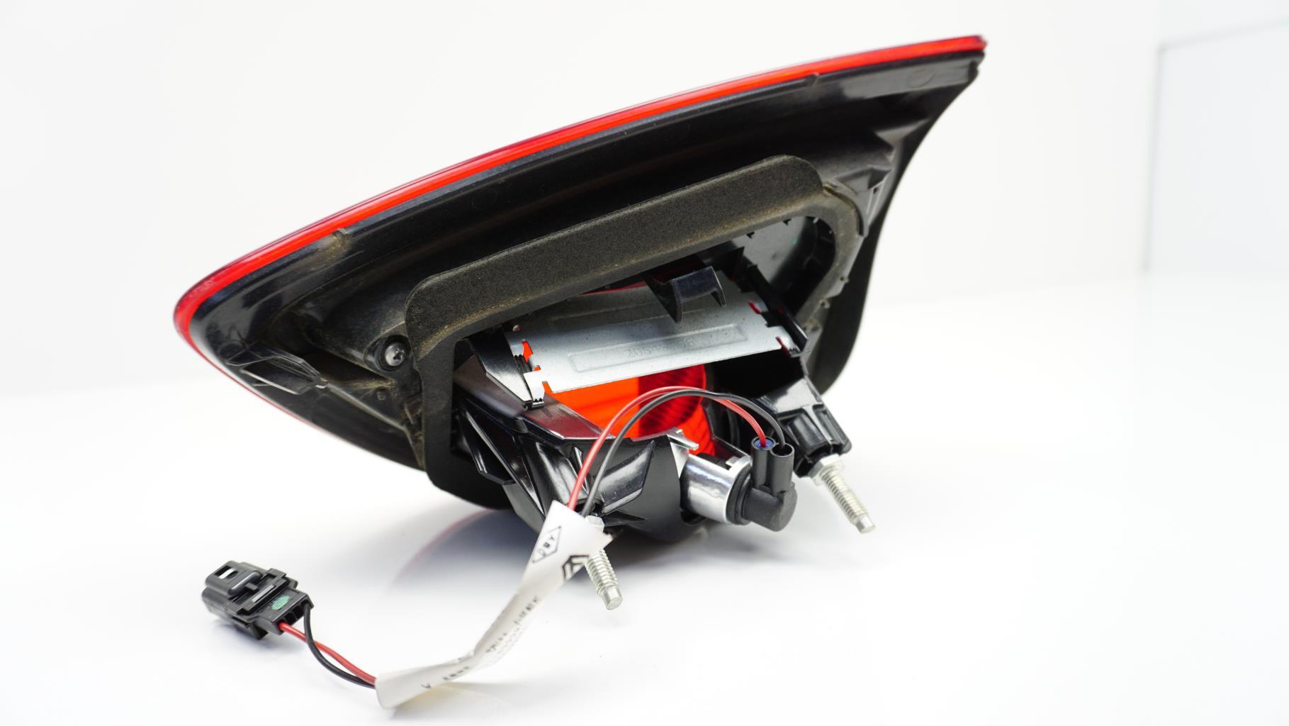 Feu arriere secondaire gauche (feux) RENAULT CLIO 4 PHASE 1 BREAK Diesel - 1