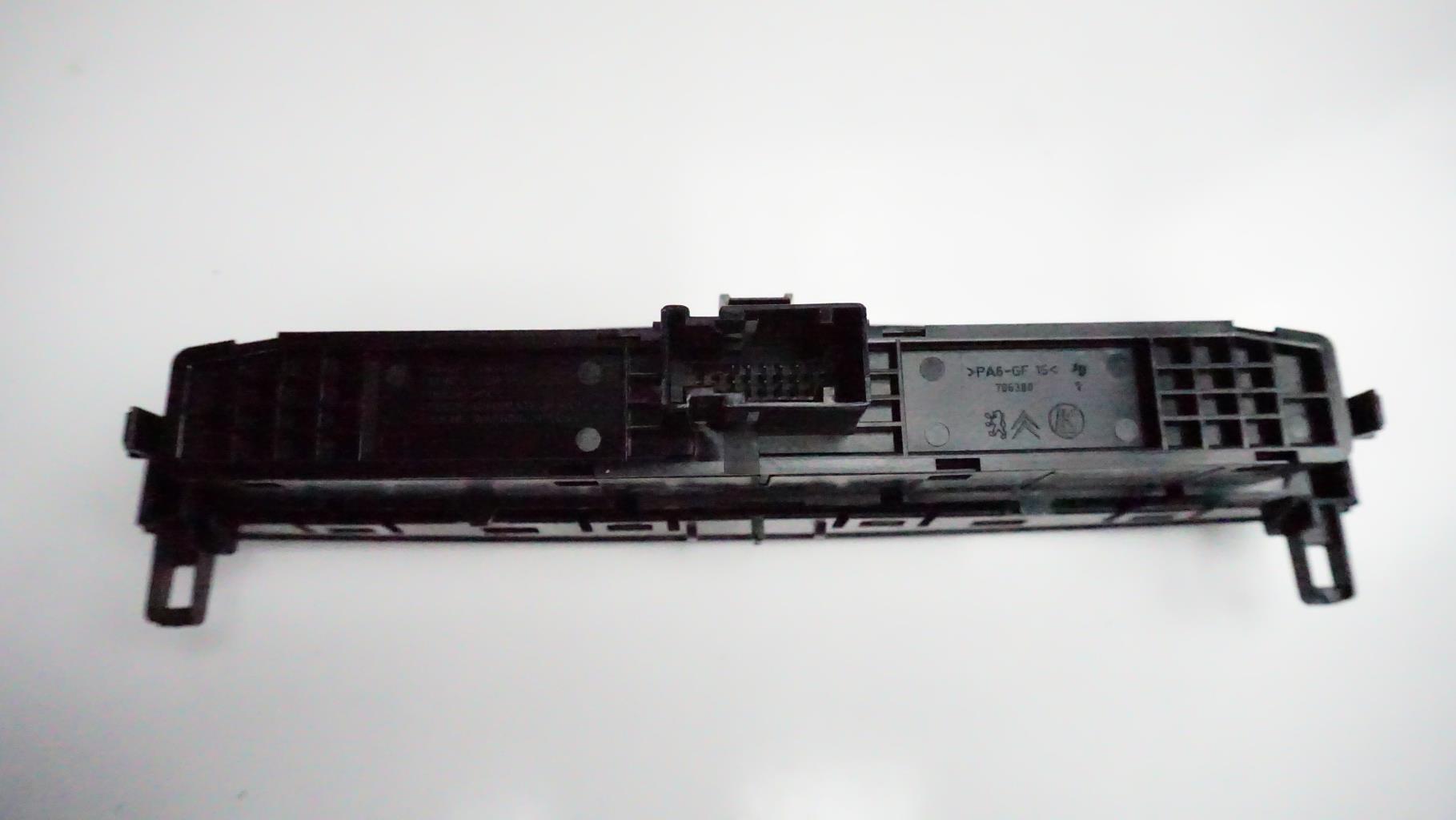 Bouton de warning PEUGEOT 308 1 PHASE 2 Diesel - 1
