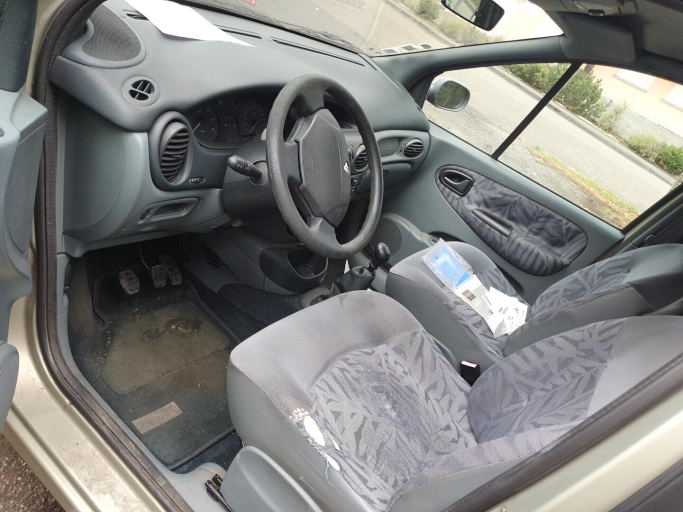 Serrure avant droit pour RENAULT SCENIC 1 PHASE 1 Serrure avant droit pour RENAULT SCENIC 1 PHASE 1