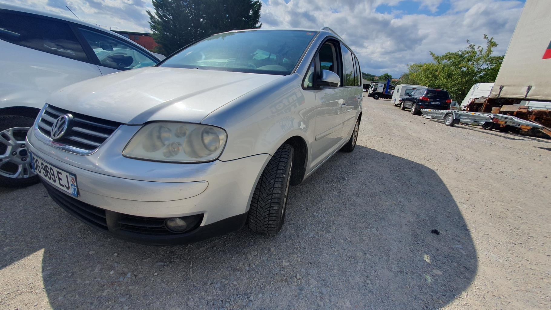 Feu arriere principal gauche (feux) pour VOLKSWAGEN TOURAN 1 PHASE 1 Feu arriere principal gauche (feux) pour VOLKSWAGEN TOURAN 1 PHASE 1
