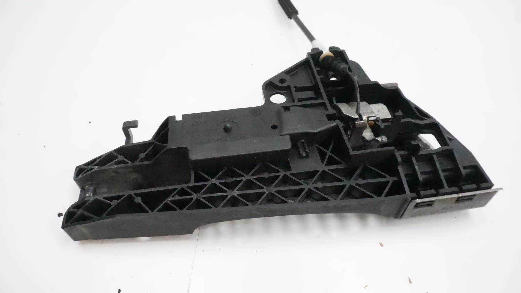 Serrure avant gauche AUDI A4 3 PHASE 2 Diesel - 1