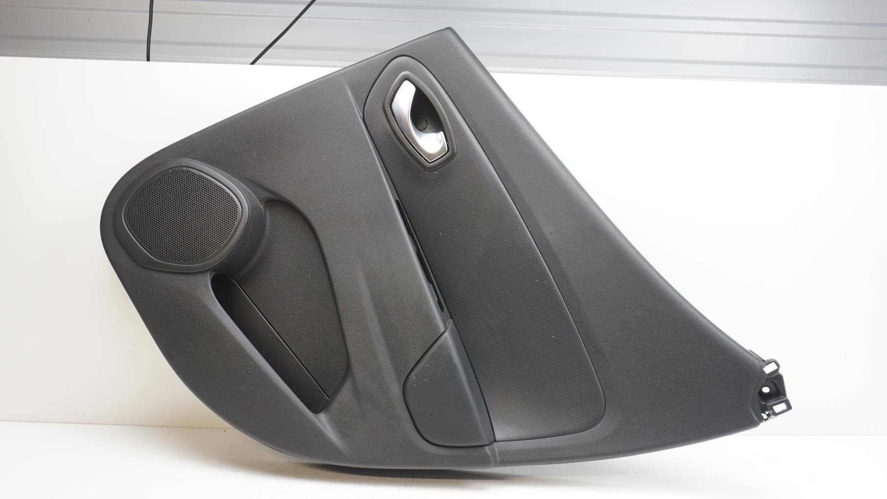 Panel de puerta trasera derecha RENAULT CLIO 4 PHASE 2 Gasolina - 1