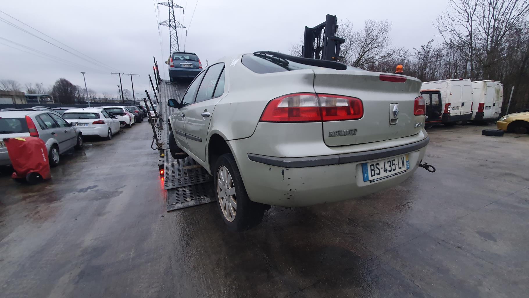 Feu arriere secondaire gauche (feux) pour RENAULT LAGUNA 2 PHASE 1 Feu arriere secondaire gauche (feux) pour RENAULT LAGUNA 2 PHASE 1