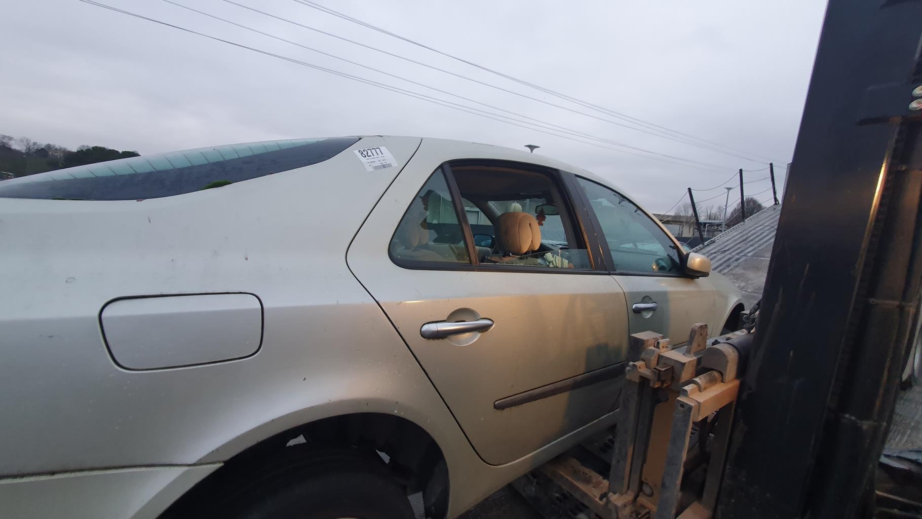 Feu arriere secondaire gauche (feux) pour RENAULT LAGUNA 2 PHASE 1 Feu arriere secondaire gauche (feux) pour RENAULT LAGUNA 2 PHASE 1