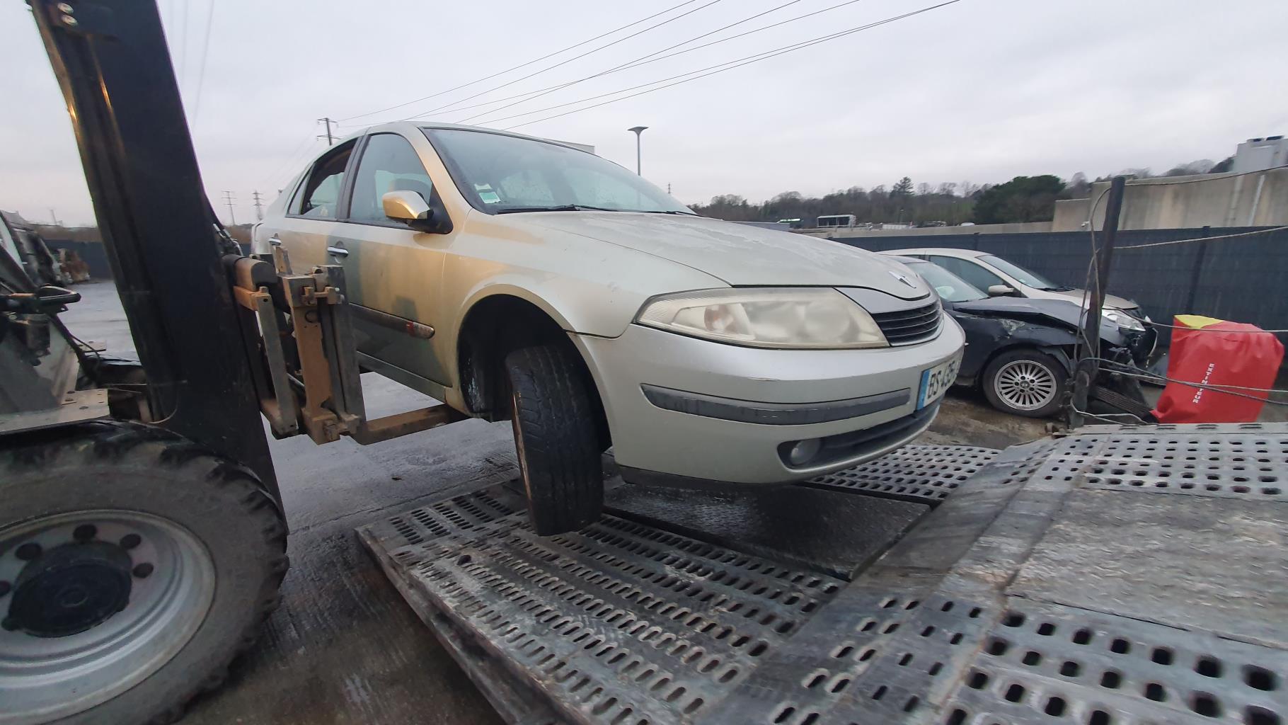 Feu arriere secondaire gauche (feux) pour RENAULT LAGUNA 2 PHASE 1 Feu arriere secondaire gauche (feux) pour RENAULT LAGUNA 2 PHASE 1