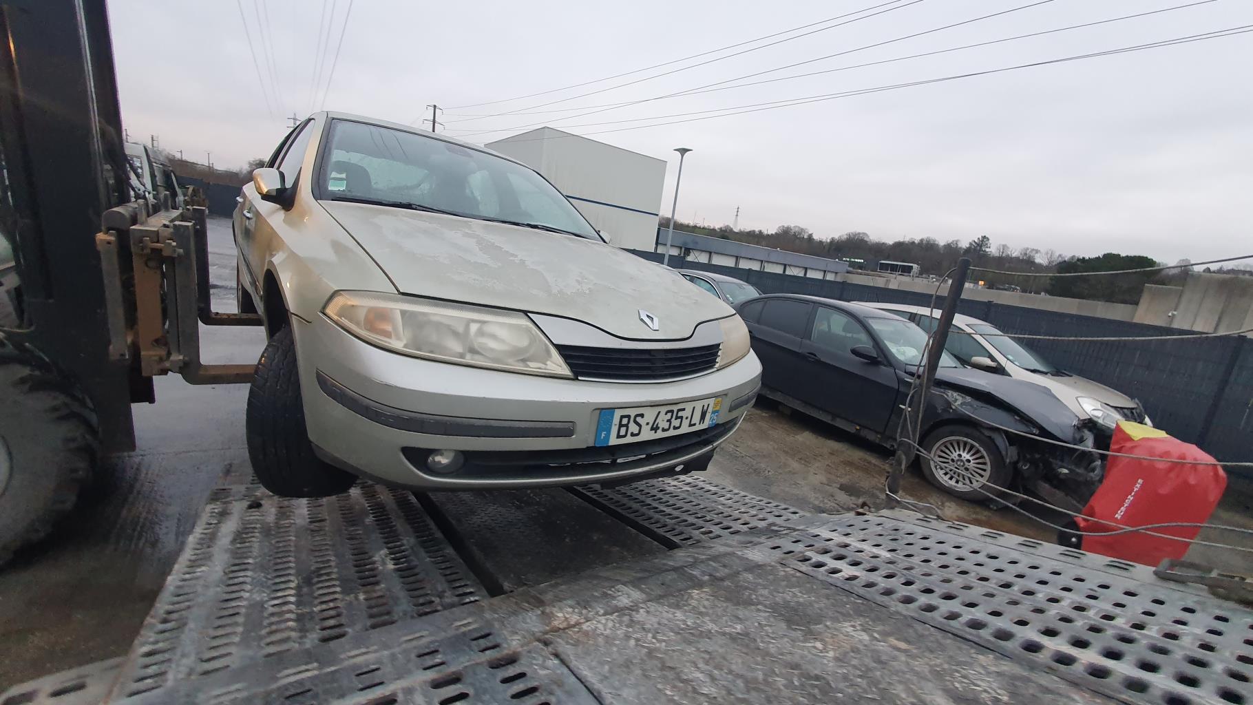 Feu arriere secondaire gauche (feux) pour RENAULT LAGUNA 2 PHASE 1 Feu arriere secondaire gauche (feux) pour RENAULT LAGUNA 2 PHASE 1