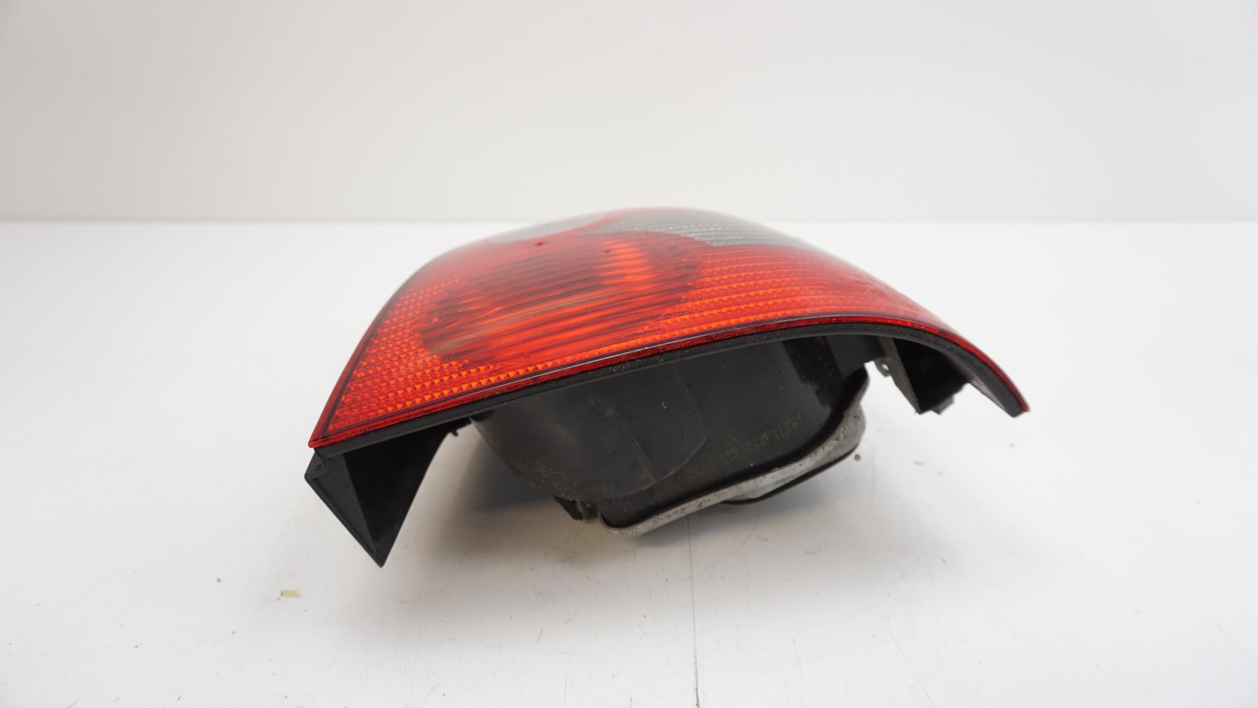 Fanale posteriore principale destro (luci) VOLKSWAGEN POLO 4 PHASE 1 Diésel - 1