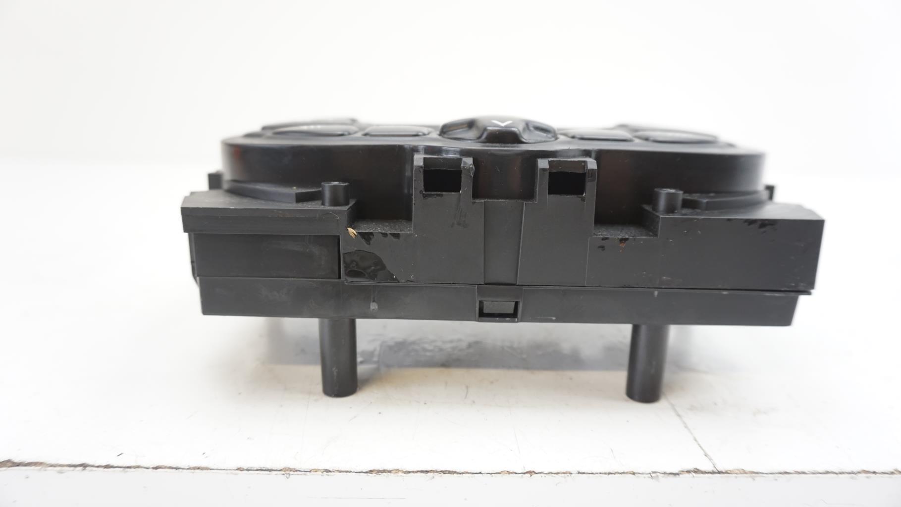 Commande chauffage PEUGEOT 307 PHASE 1 BREAK Essence - 1