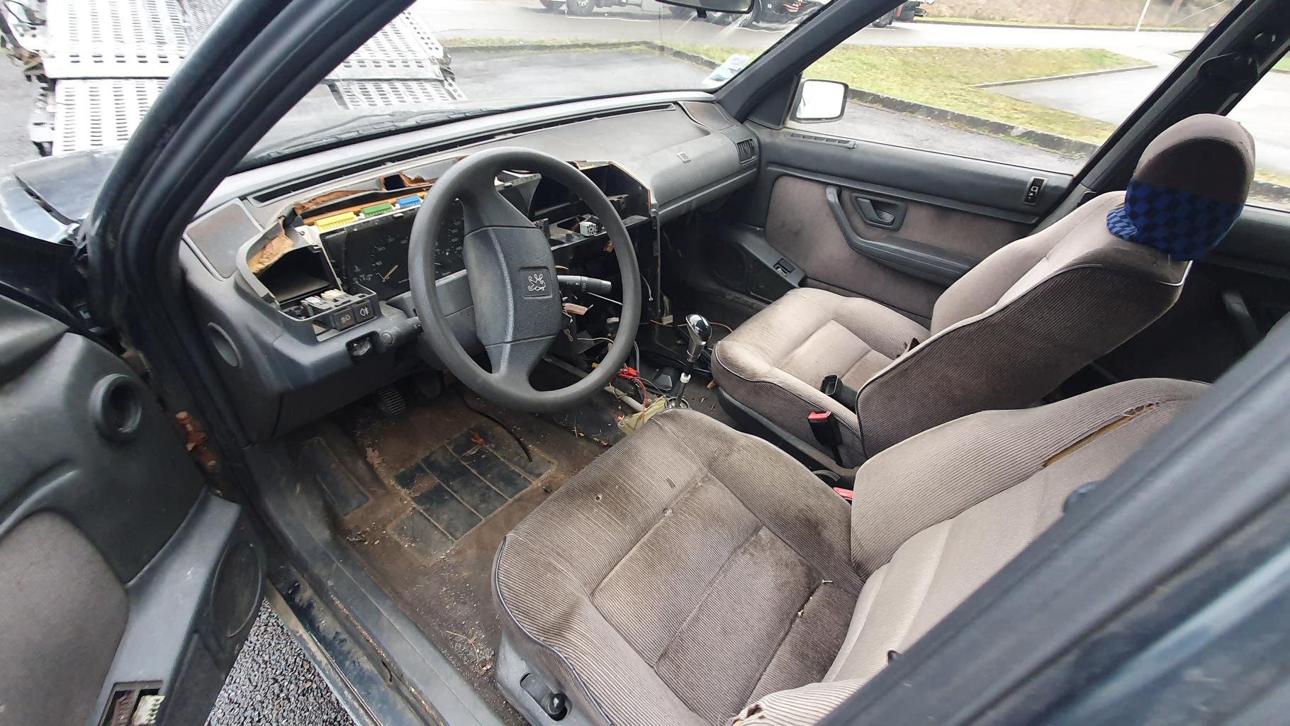 Serrure avant droit pour PEUGEOT 405 PHASE 1 BREAK Serrure avant droit pour PEUGEOT 405 PHASE 1 BREAK