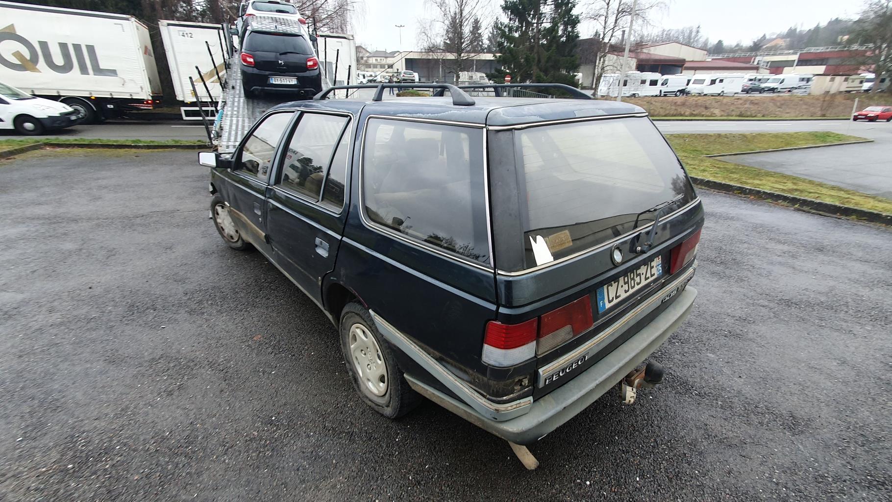 Serrure avant droit pour PEUGEOT 405 PHASE 1 BREAK Serrure avant droit pour PEUGEOT 405 PHASE 1 BREAK