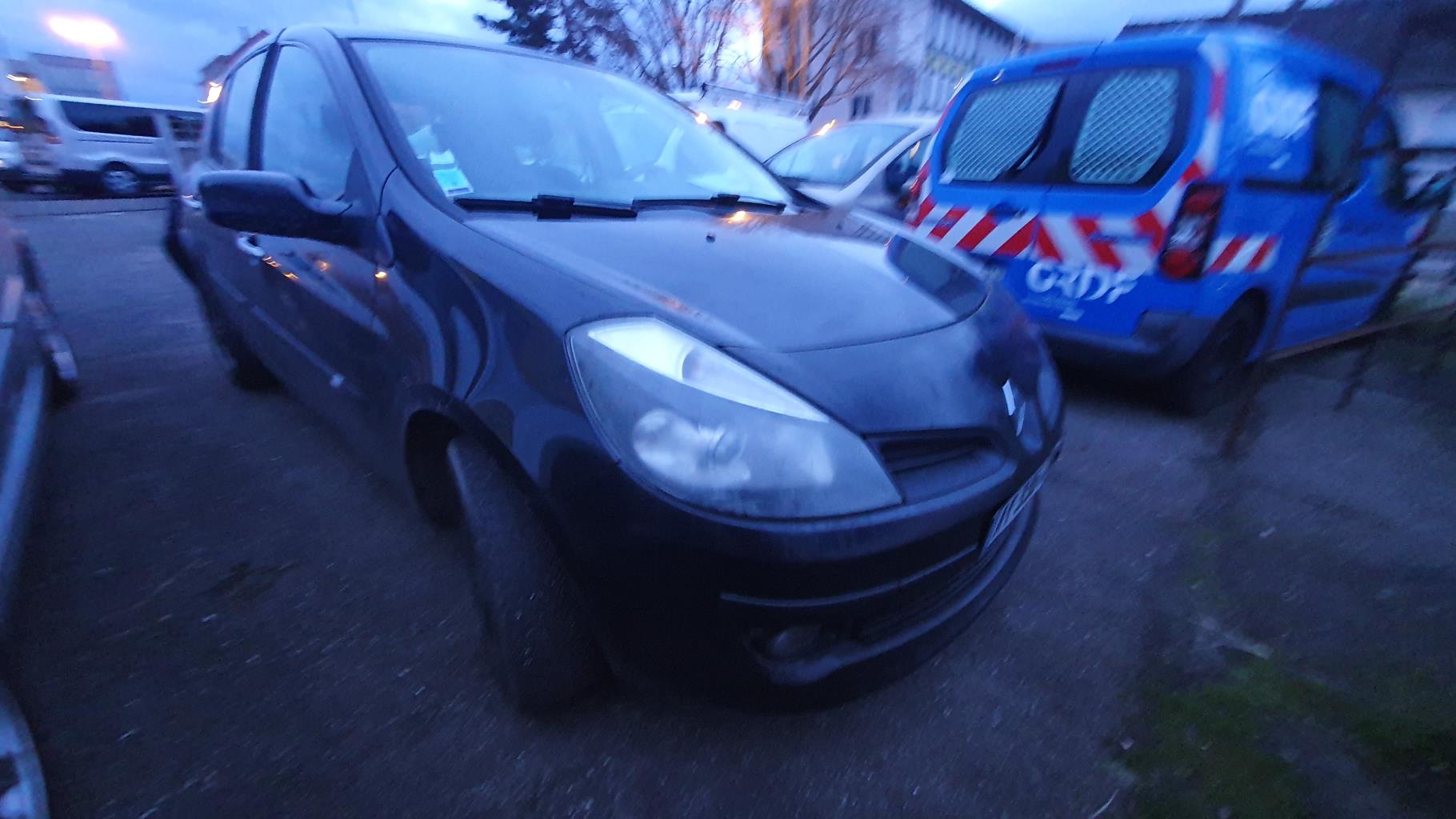 Pare boue avant gauche pour RENAULT CLIO 3 PHASE 1 Pare boue avant gauche pour RENAULT CLIO 3 PHASE 1