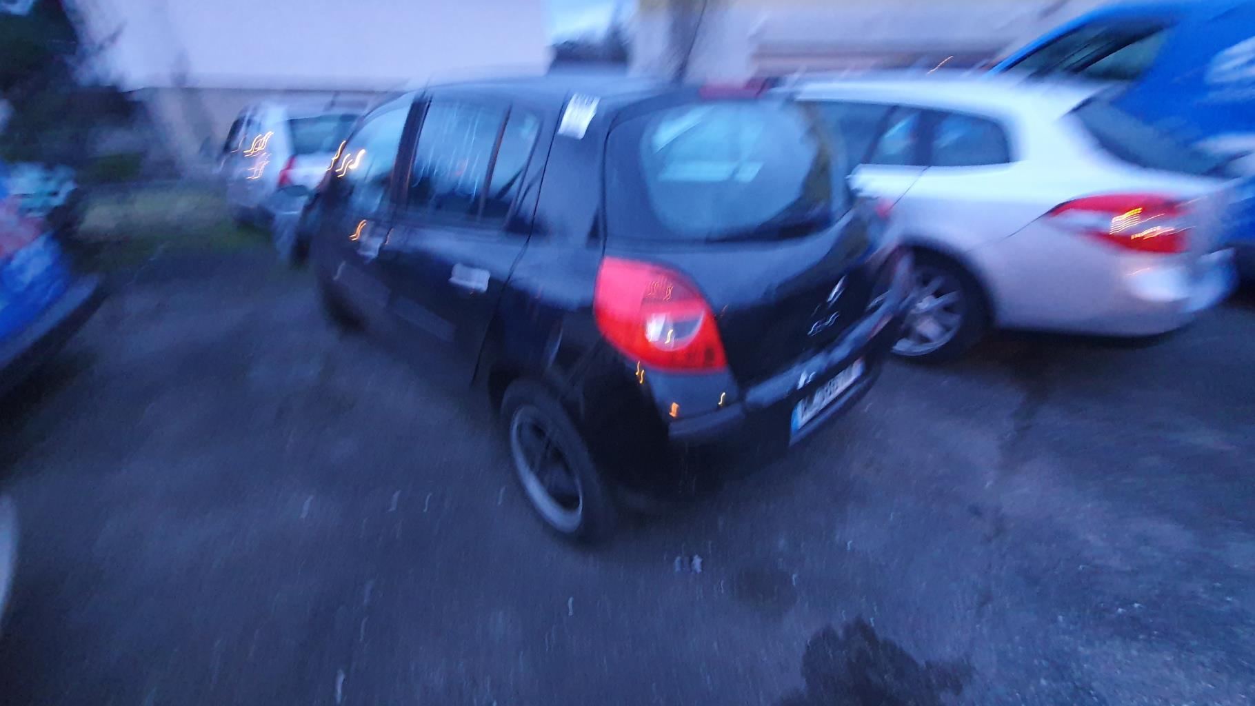 Pare boue avant gauche pour RENAULT CLIO 3 PHASE 1 Pare boue avant gauche pour RENAULT CLIO 3 PHASE 1