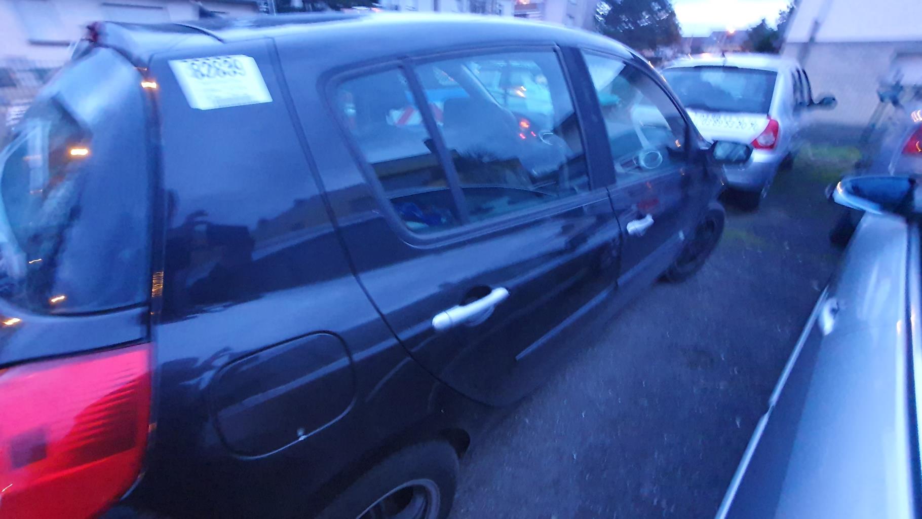 Pare boue avant gauche pour RENAULT CLIO 3 PHASE 1 Pare boue avant gauche pour RENAULT CLIO 3 PHASE 1