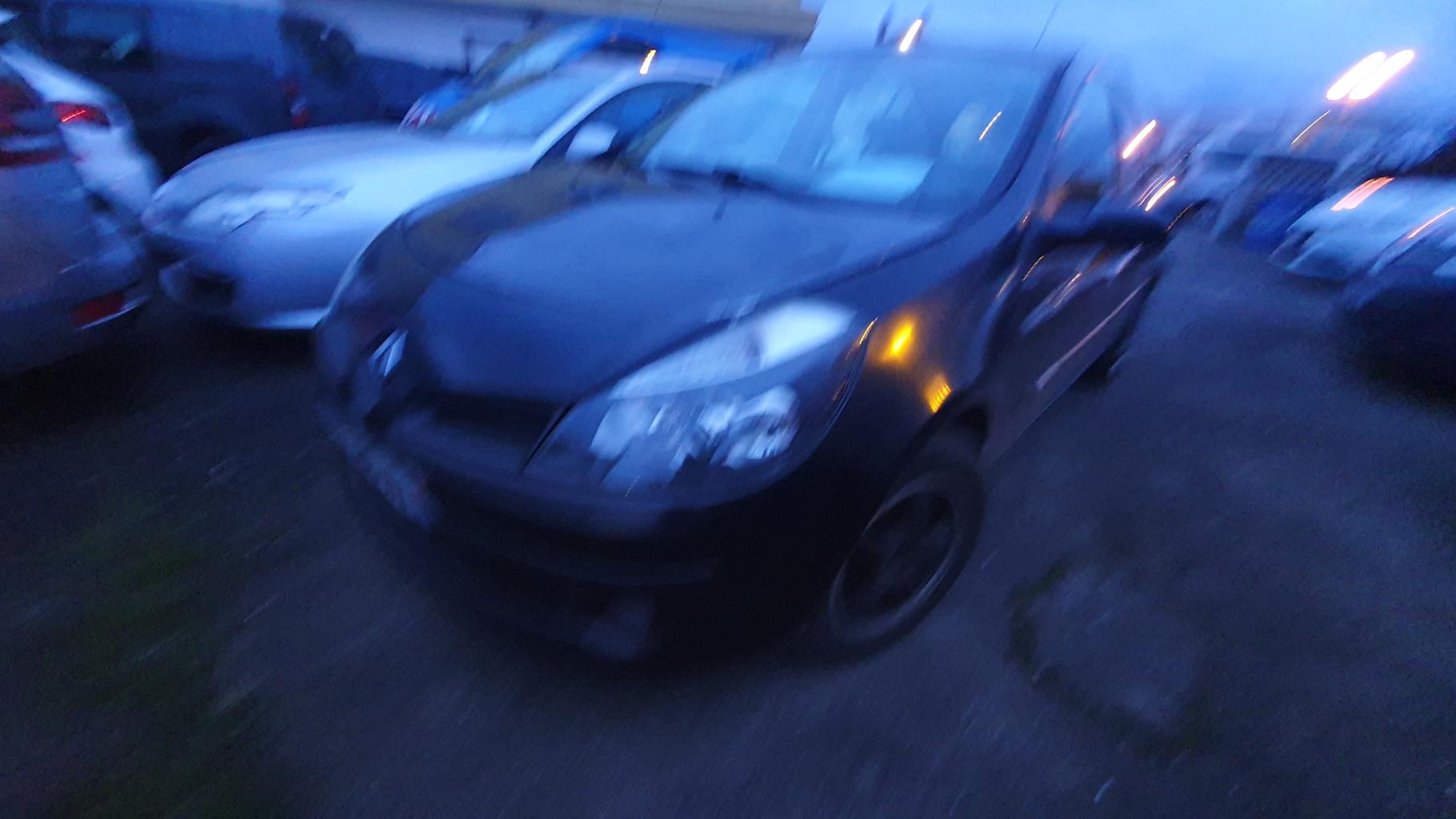 Pare boue avant gauche pour RENAULT CLIO 3 PHASE 1 Pare boue avant gauche pour RENAULT CLIO 3 PHASE 1