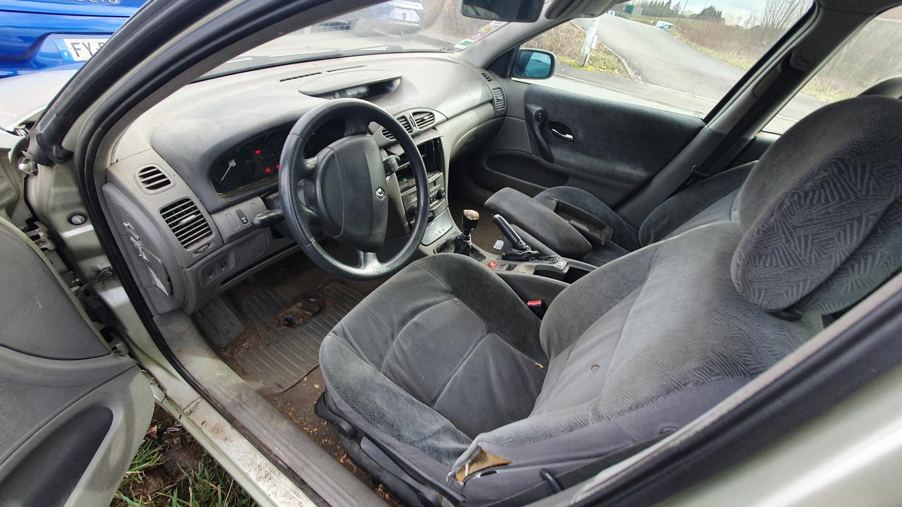 Optique avant principal droit (feux)(phare) pour RENAULT LAGUNA 2 PHASE 1 BREAK Optique avant principal droit (feux)(phare) pour RENAULT LAGUNA 2 PHASE 1 BREAK