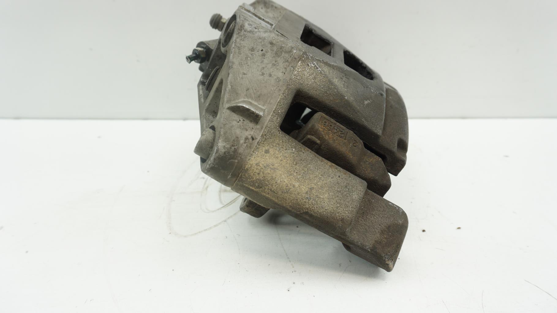 Etrier avant gauche (freinage) AUDI A4 2 AVANT PHASE 2 BREAK Diesel - 1