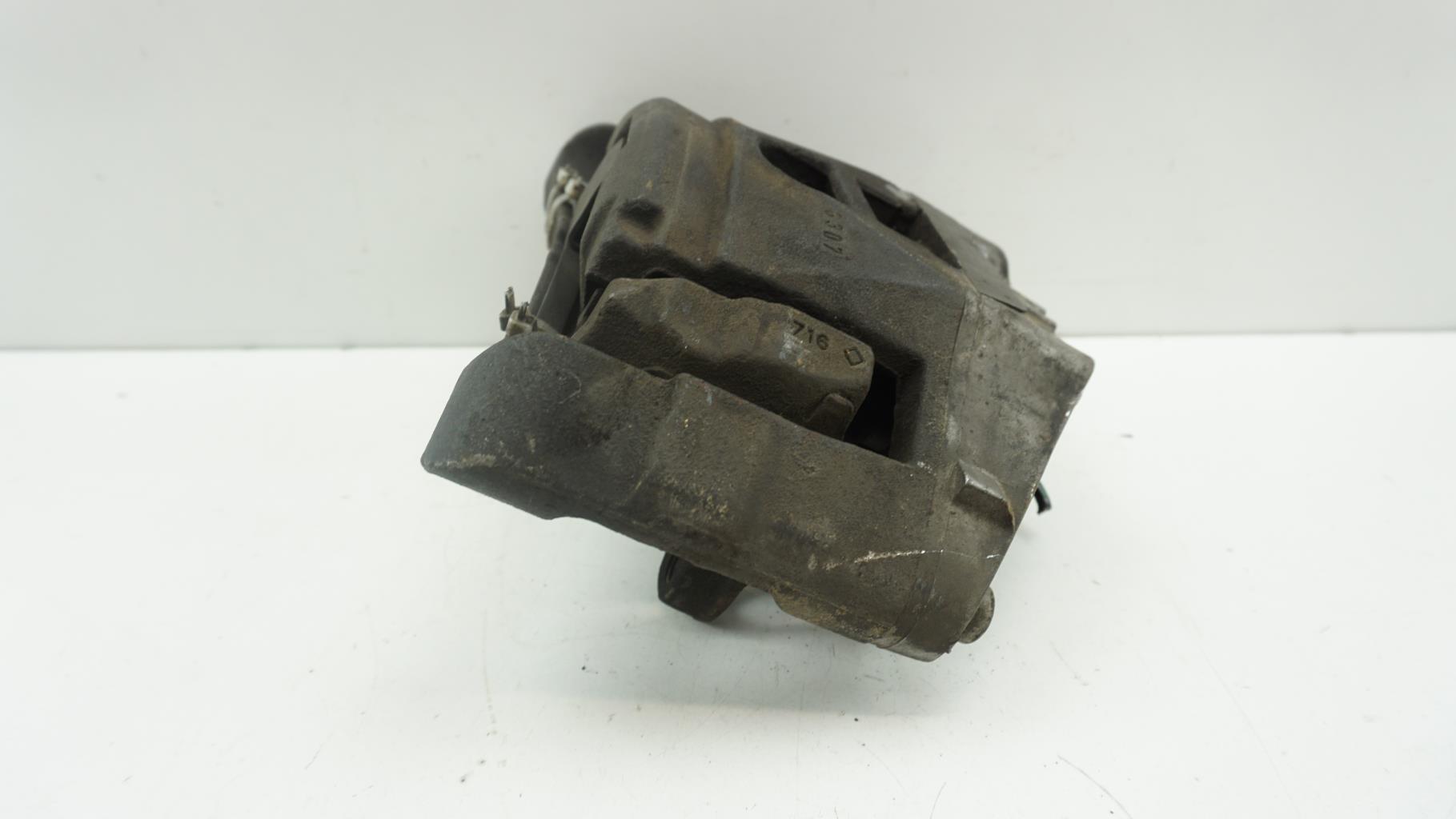 Etrier avant droit (freinage) AUDI A4 2 AVANT PHASE 2 BREAK Diesel - 1