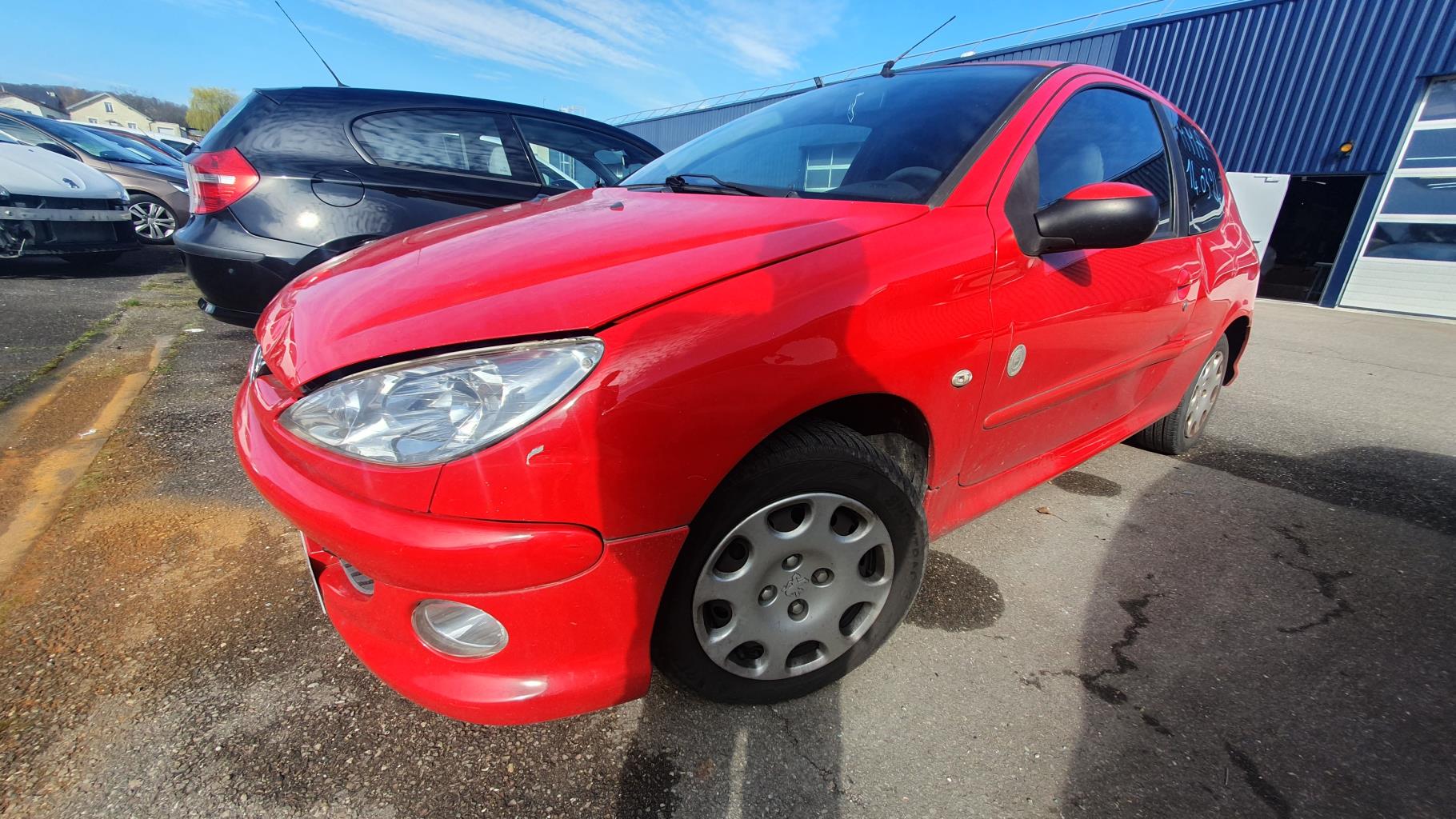 Pare boue avant gauche pour PEUGEOT 206 PHASE 2 Pare boue avant gauche pour PEUGEOT 206 PHASE 2