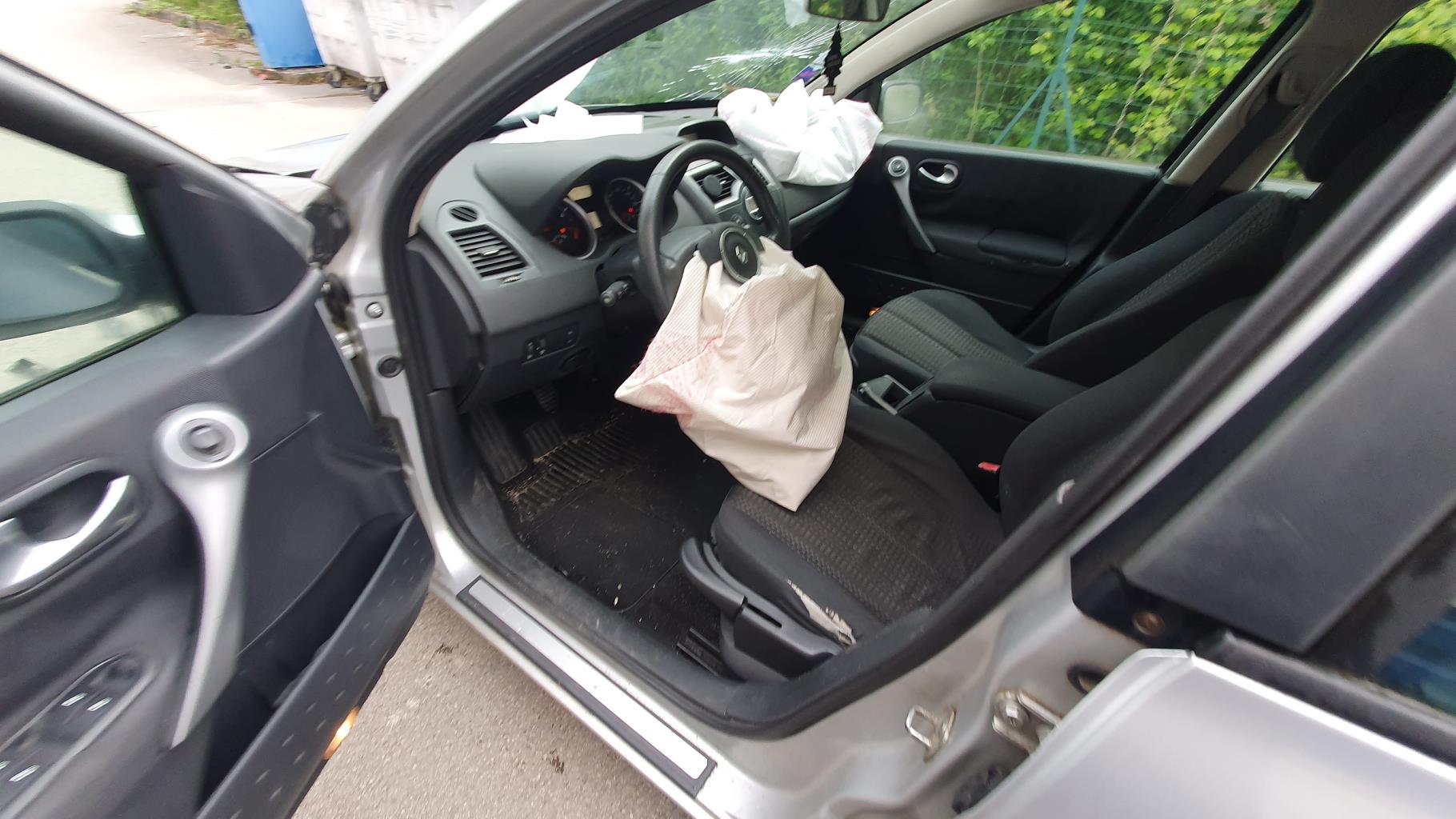 Serrure avant droit pour RENAULT MEGANE 2 PHASE 2 Serrure avant droit pour RENAULT MEGANE 2 PHASE 2