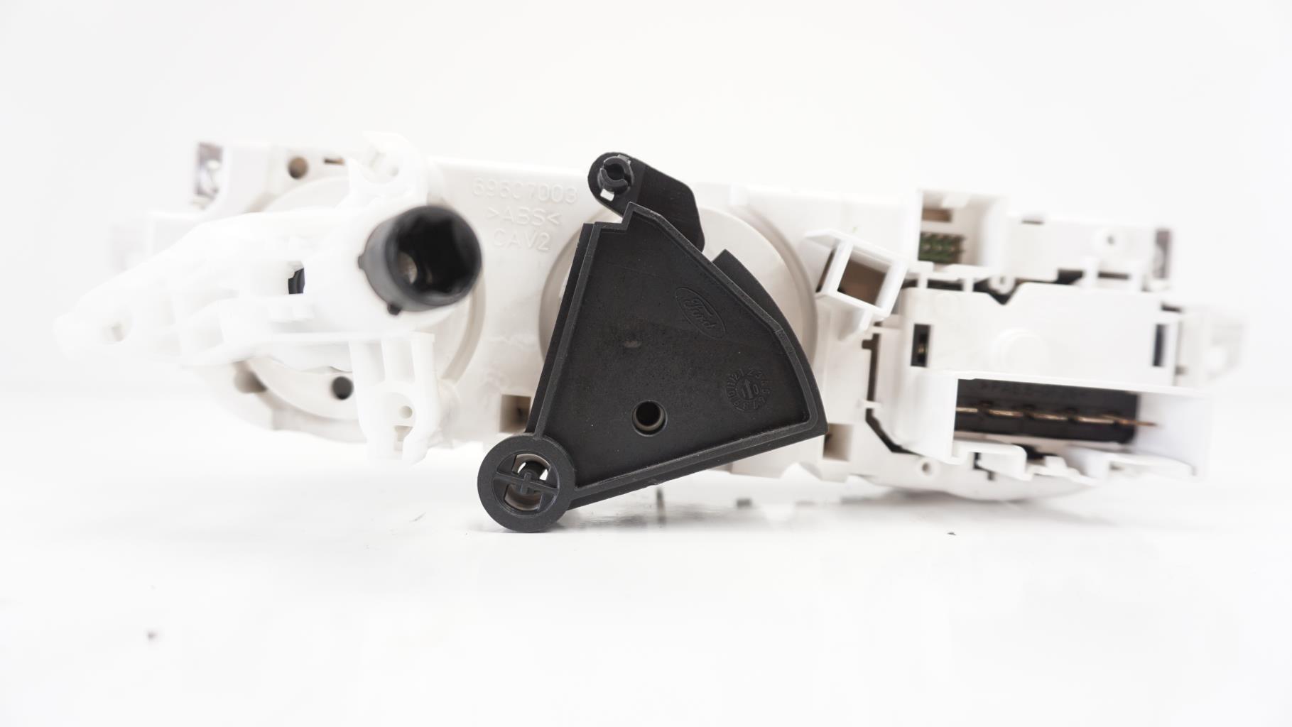 Commande chauffage FORD FOCUS 2 PHASE 1 Essence - 1