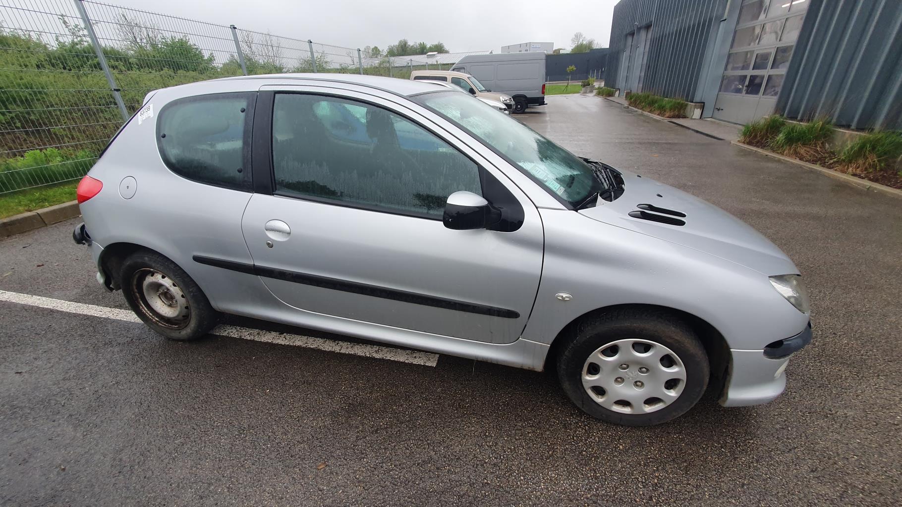 Arret de porte avant droit pour PEUGEOT 206 PHASE 1 Arret de porte avant droit pour PEUGEOT 206 PHASE 1