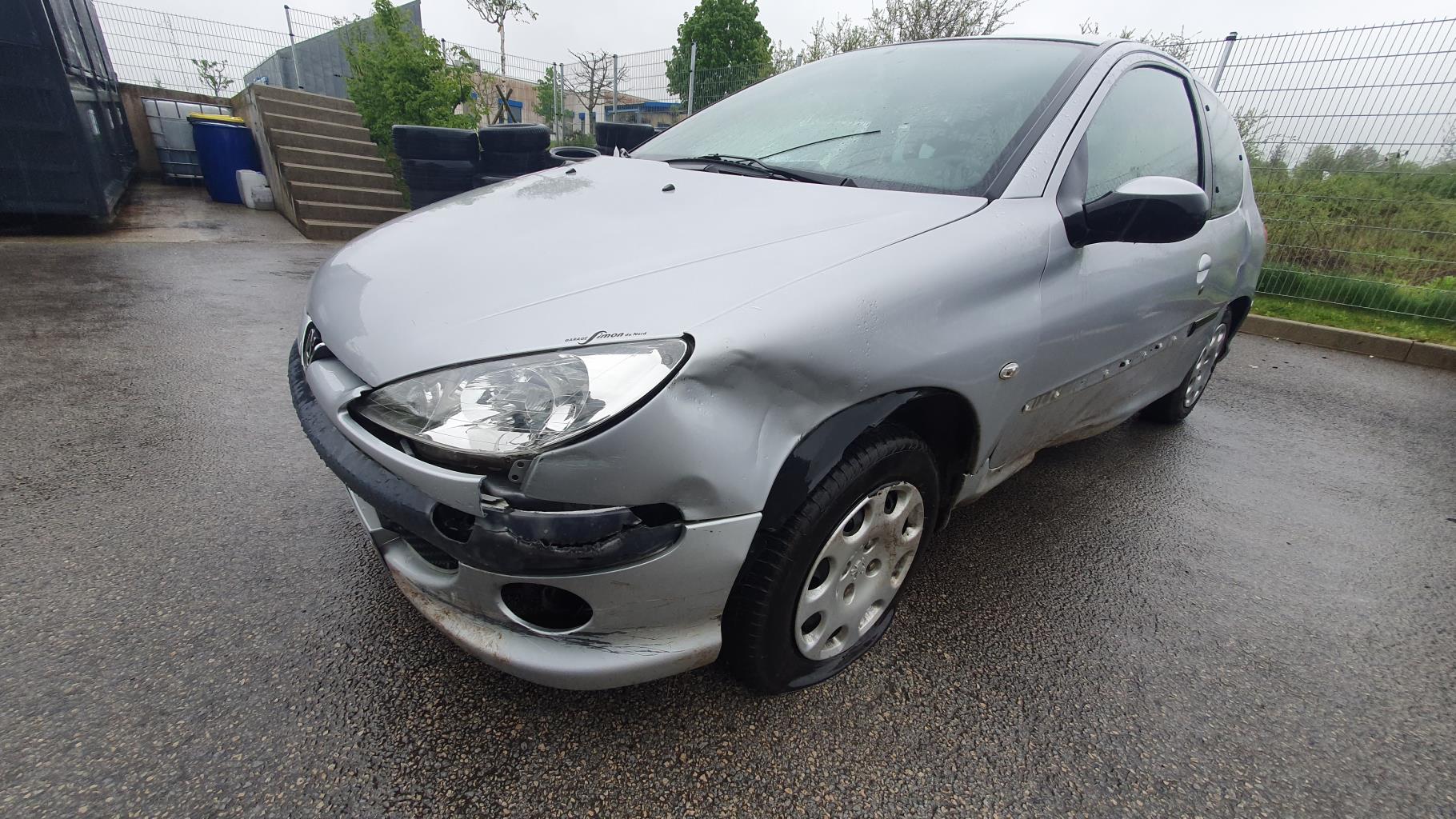 Arret de porte avant droit pour PEUGEOT 206 PHASE 1 Arret de porte avant droit pour PEUGEOT 206 PHASE 1