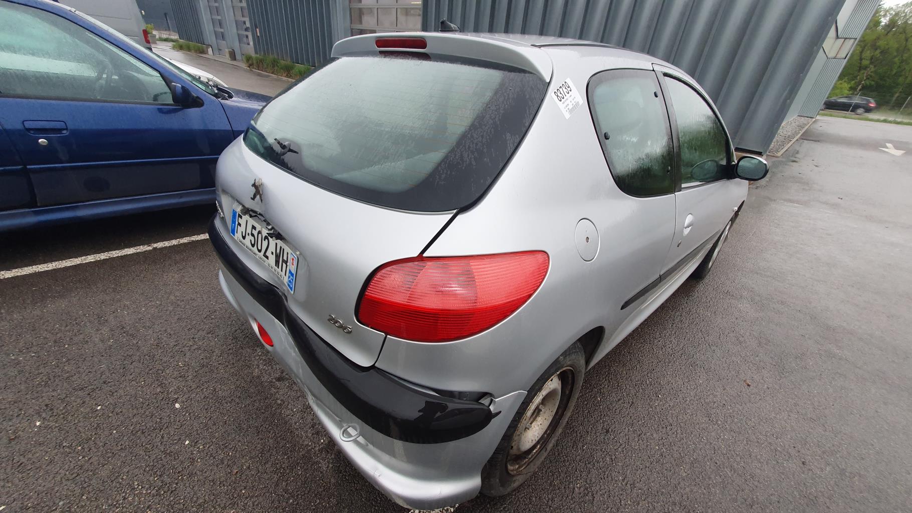 Arret de porte avant droit pour PEUGEOT 206 PHASE 1 Arret de porte avant droit pour PEUGEOT 206 PHASE 1