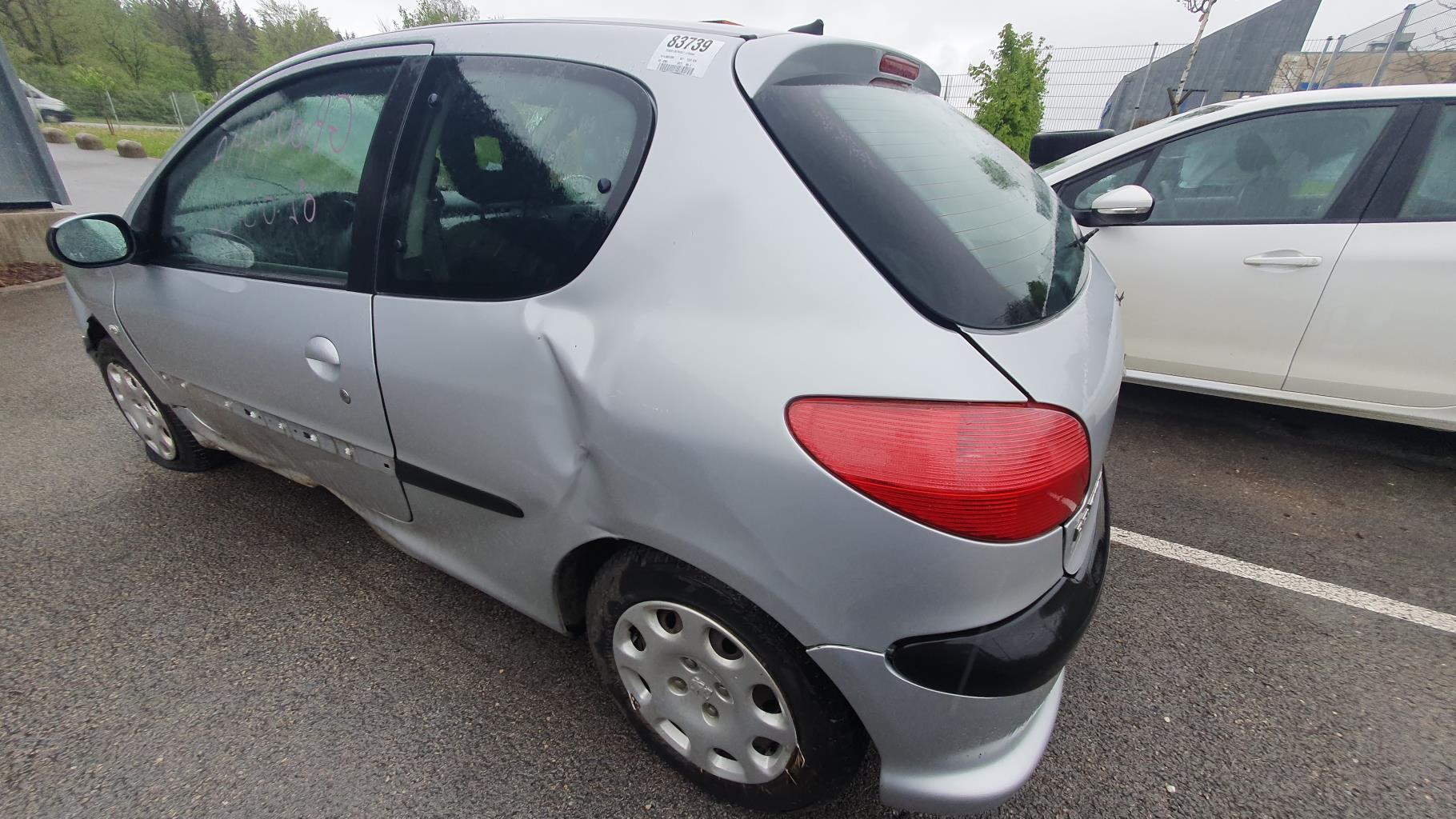 Arret de porte avant droit pour PEUGEOT 206 PHASE 1 Arret de porte avant droit pour PEUGEOT 206 PHASE 1