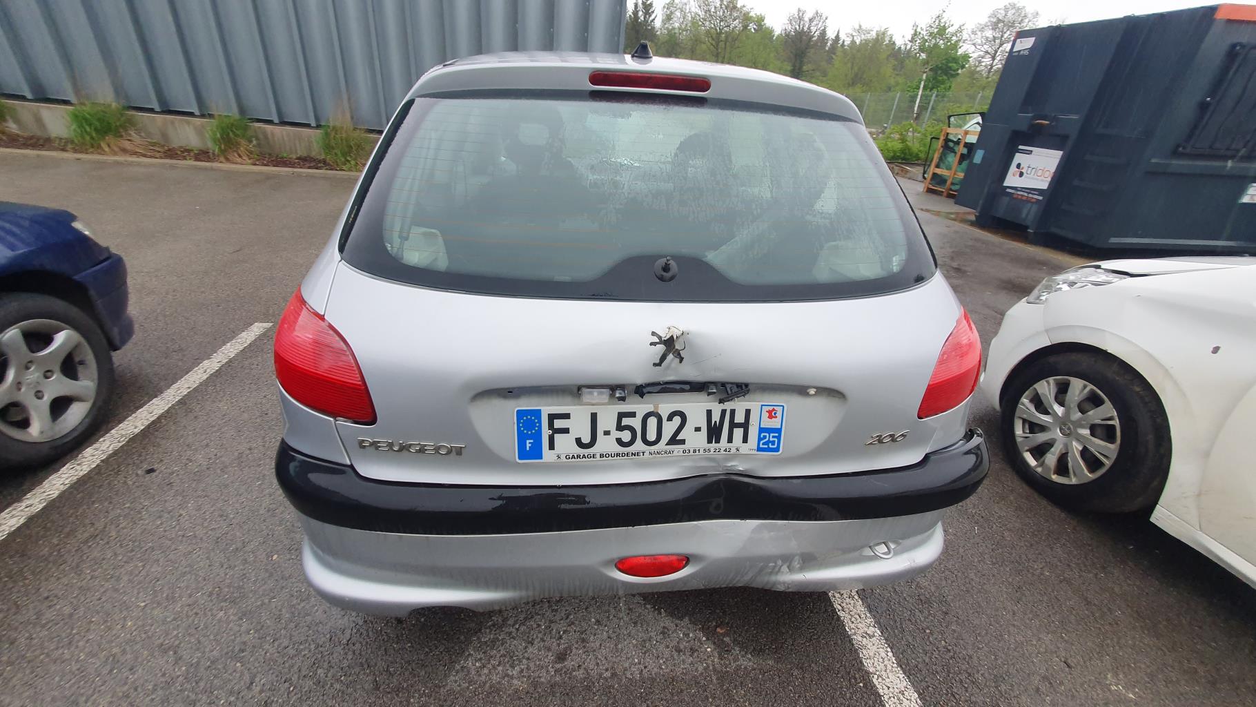 Arret de porte avant droit pour PEUGEOT 206 PHASE 1 Arret de porte avant droit pour PEUGEOT 206 PHASE 1