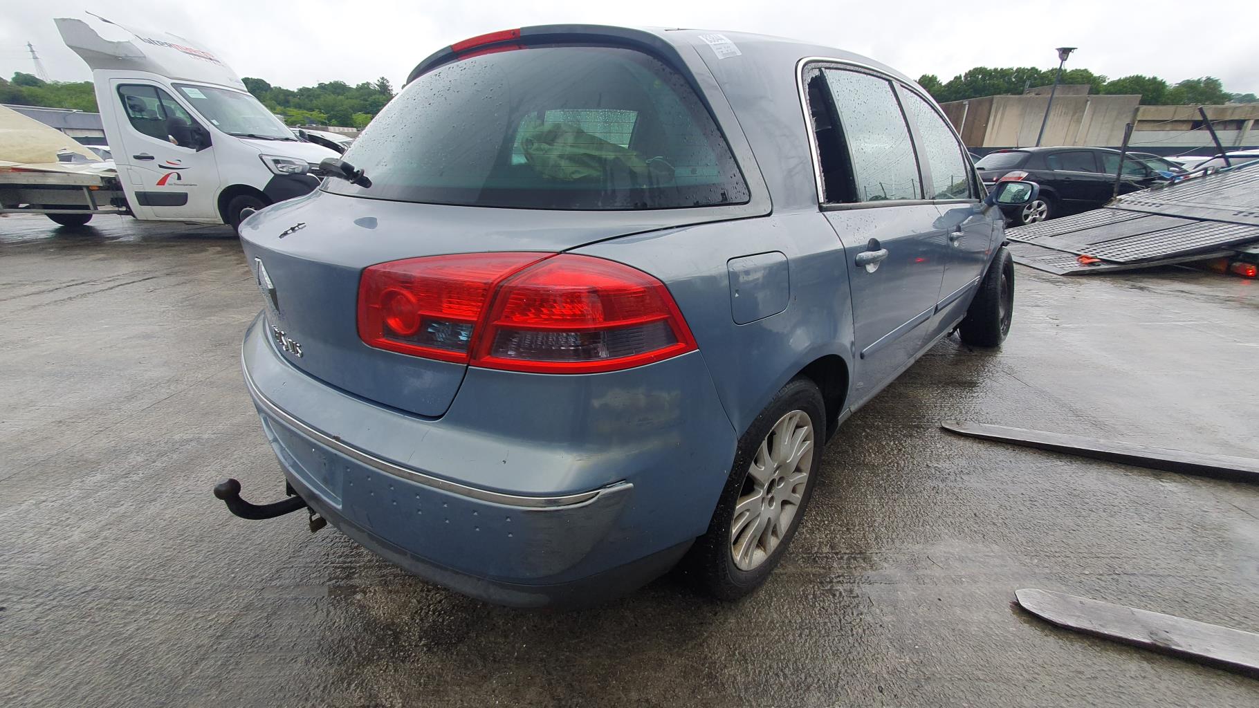 Feu arriere secondaire droit (feux) pour RENAULT VEL SATIS PHASE 1 Feu arriere secondaire droit (feux) pour RENAULT VEL SATIS PHASE 1