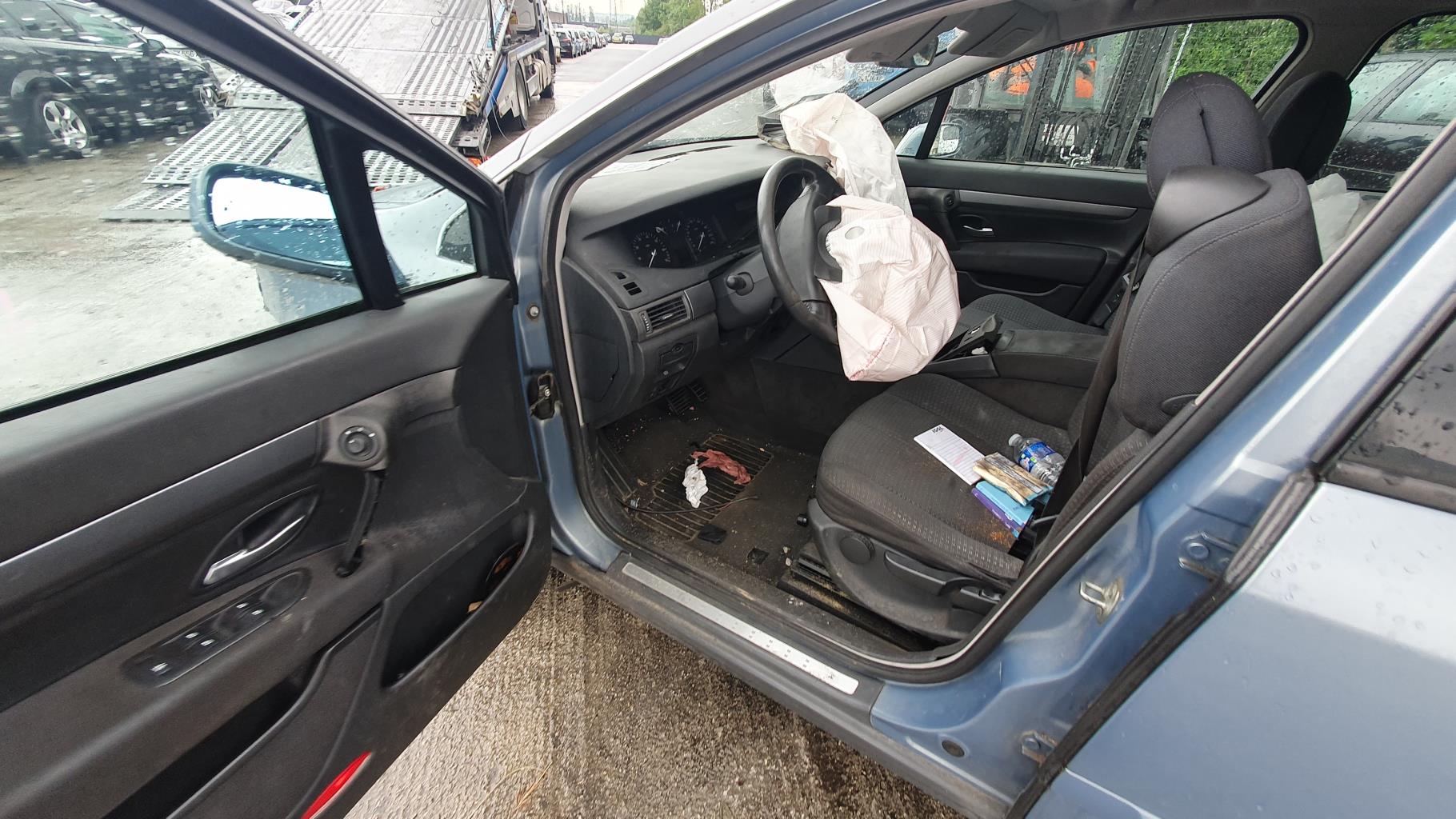 Feu arriere secondaire droit (feux) pour RENAULT VEL SATIS PHASE 1 Feu arriere secondaire droit (feux) pour RENAULT VEL SATIS PHASE 1